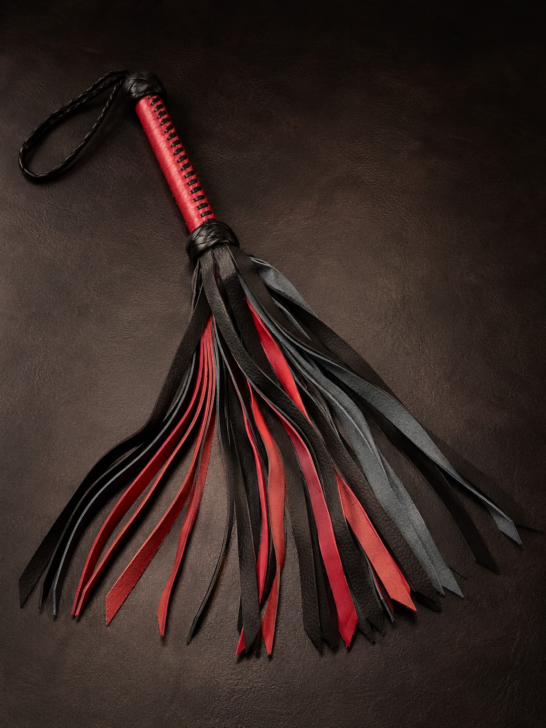 Zweifarbiger Flogger, der Eindruck macht!