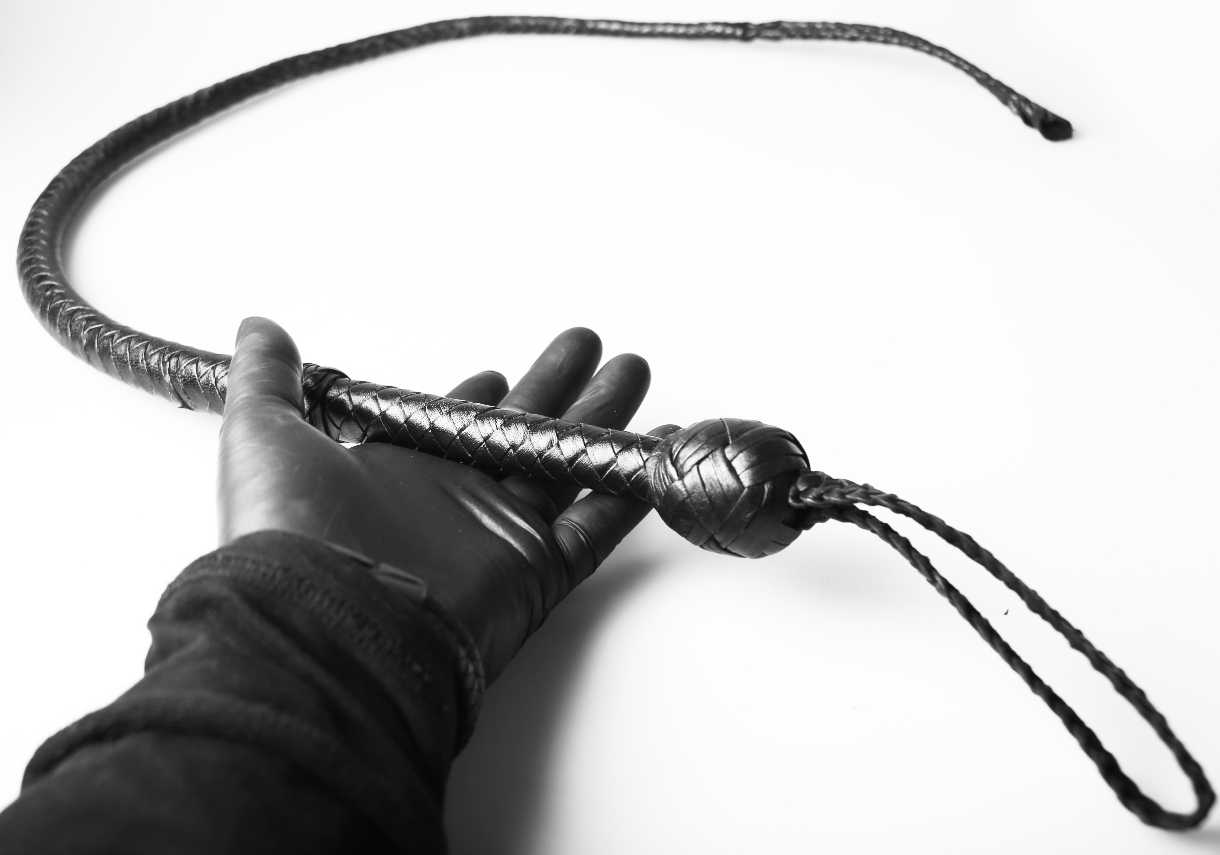 Fiese Lederpeitsche "Miststück" in drei Längen BITCH